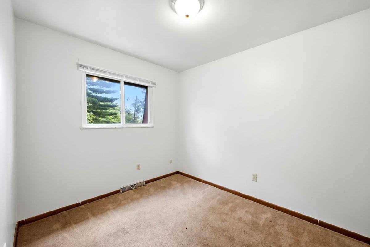 1567 Briarwood Ave - Photo 2 of 15