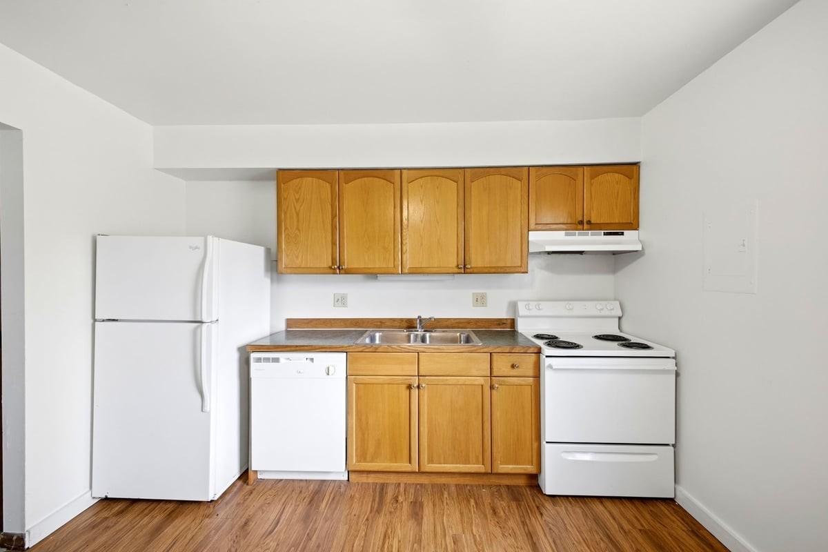 1567 Briarwood Ave - Photo 4 of 15