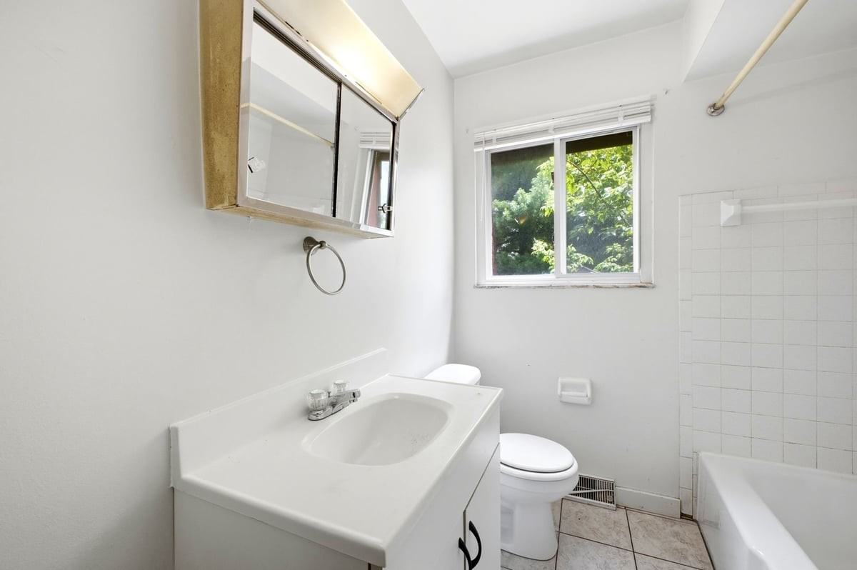 1577 Briarwood Ave - Photo 3 of 29
