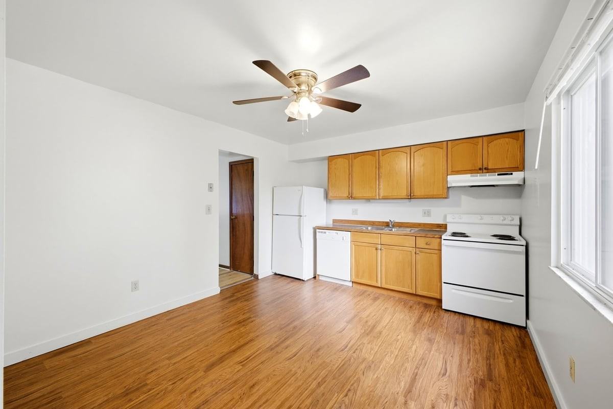 1577 Briarwood Ave - Photo 6 of 29