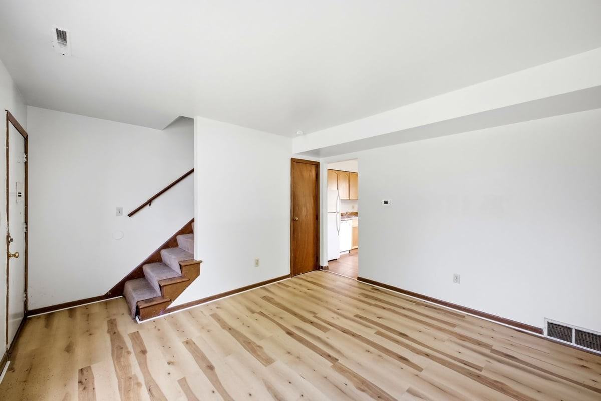 1579 Briarwood Ave - Photo 4 of 15