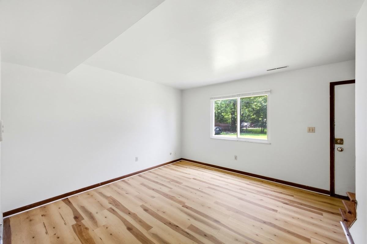 1579 Briarwood Ave - Photo 6 of 15