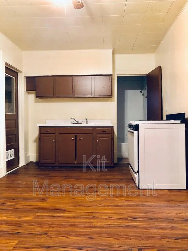 1033 Atlantic Ave - Photo 2 of 8