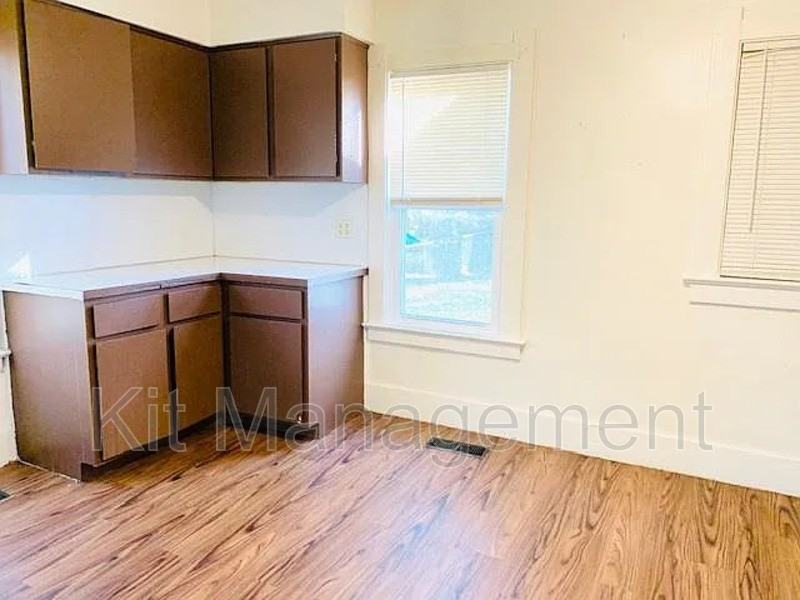 1033 Atlantic Ave - Photo 3 of 8