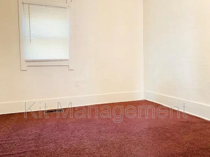1033 Atlantic Ave - Photo 6 of 8
