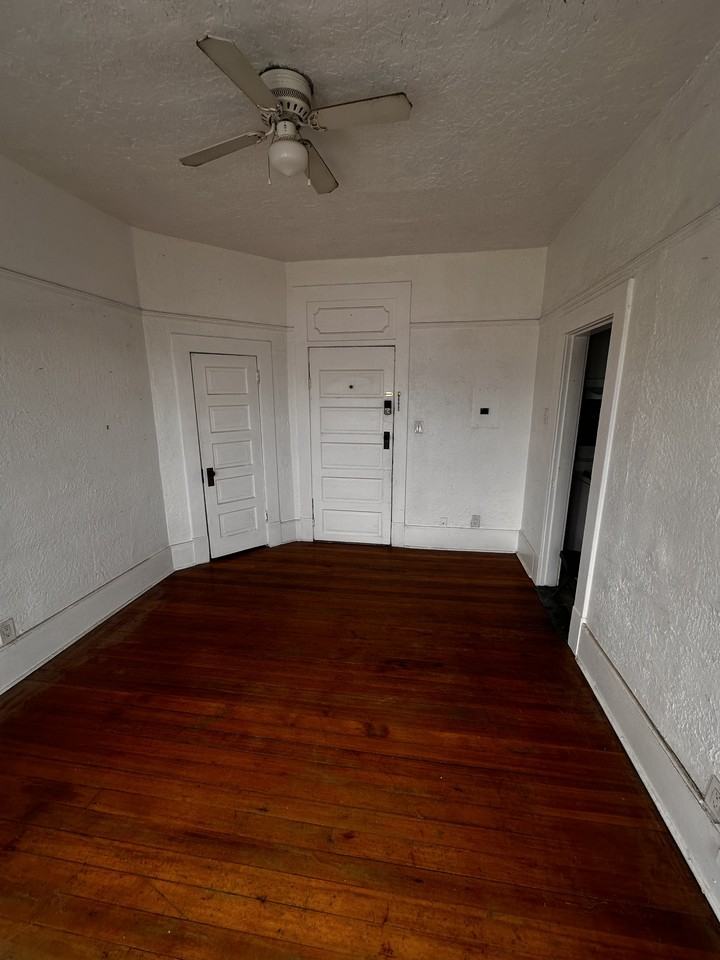 700 Mundy Dr #3 - Photo 3 of 7