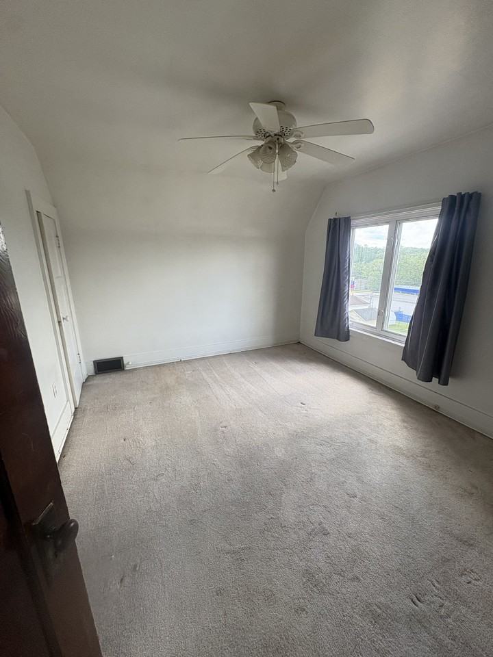 544 Pearl St - Photo 3 of 8