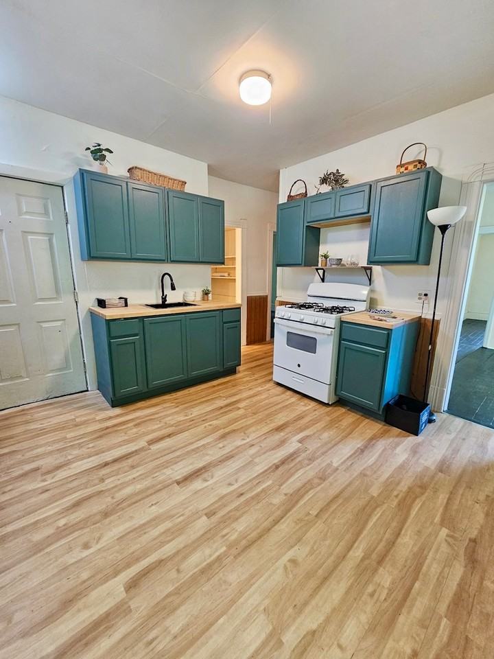 520 Church St #1 - Photo 3 of 13