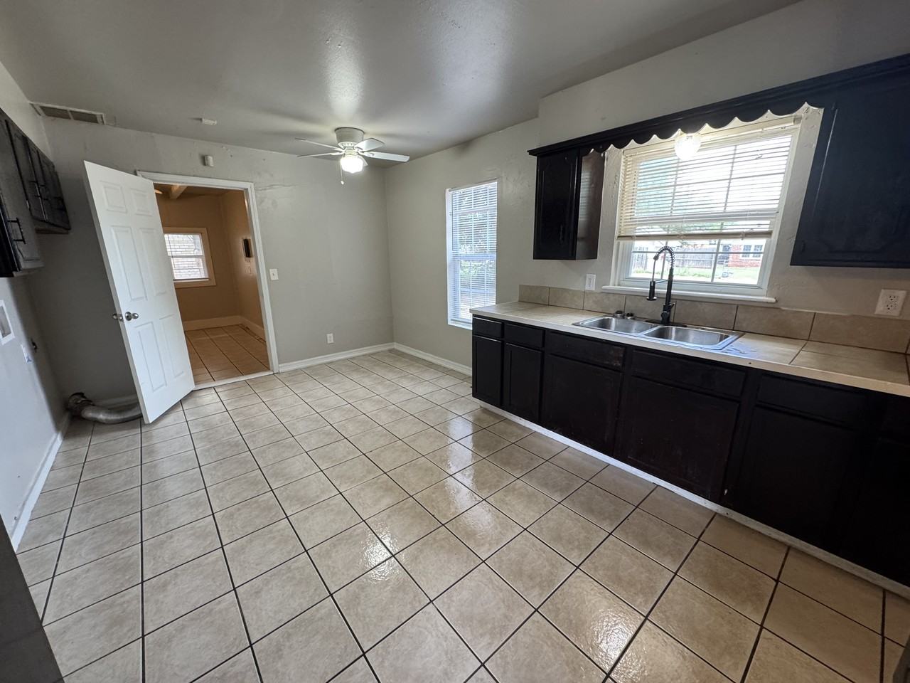 213 Nw 84th St - Photo 3 of 21