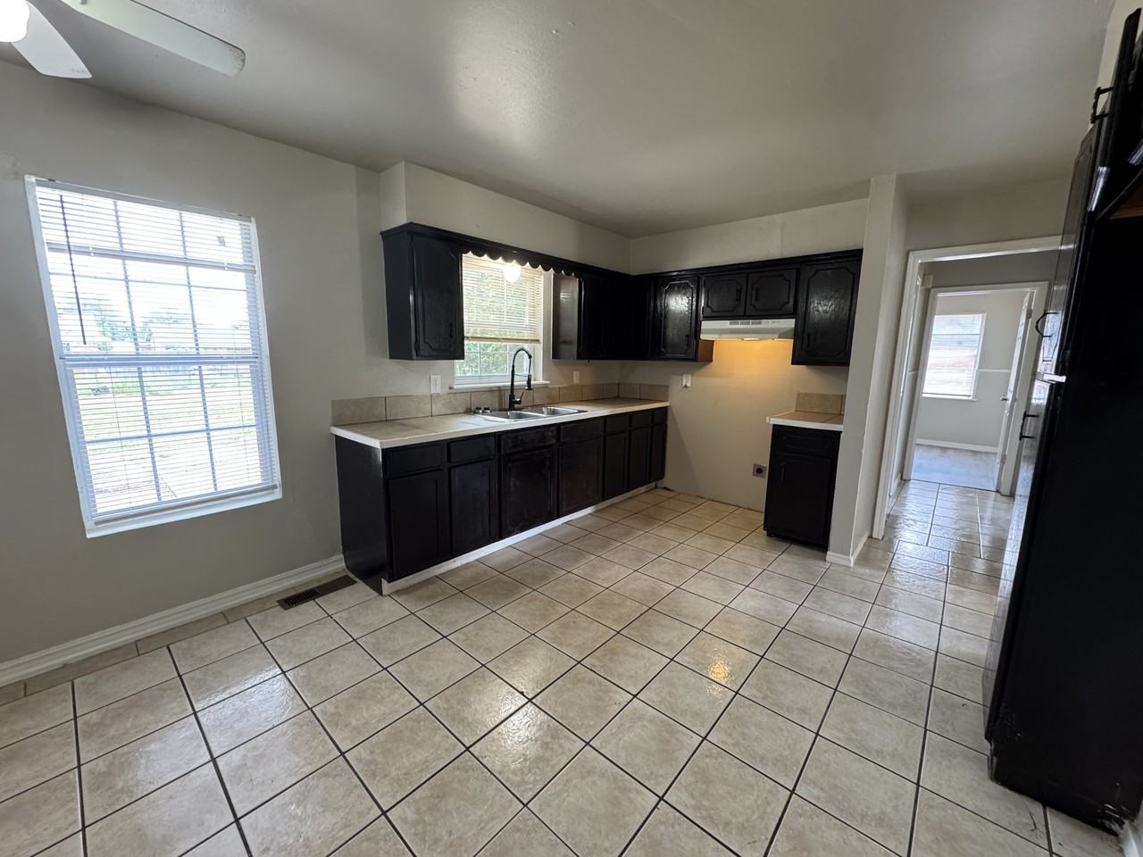 213 Nw 84th St - Photo 4 of 21