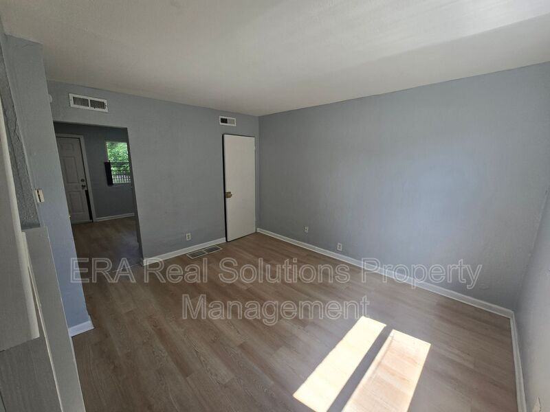 446 S Yale Ave - Photo 2 of 7
