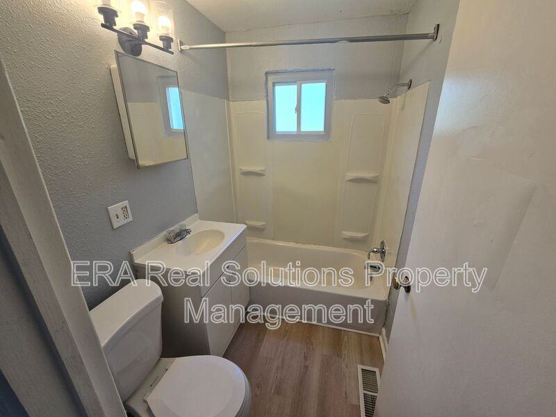 446 S Yale Ave - Photo 4 of 7