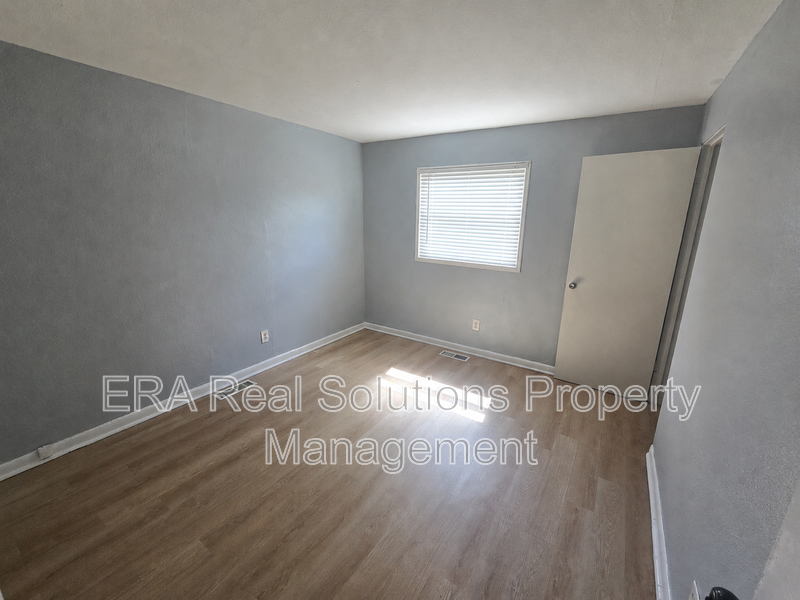 446 S Yale Ave - Photo 5 of 7