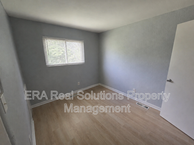 446 S Yale Ave - Photo 6 of 7