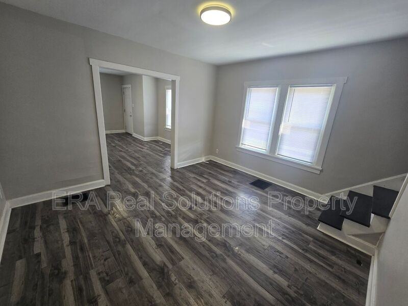 841 Seymour Ave - Photo 3 of 9