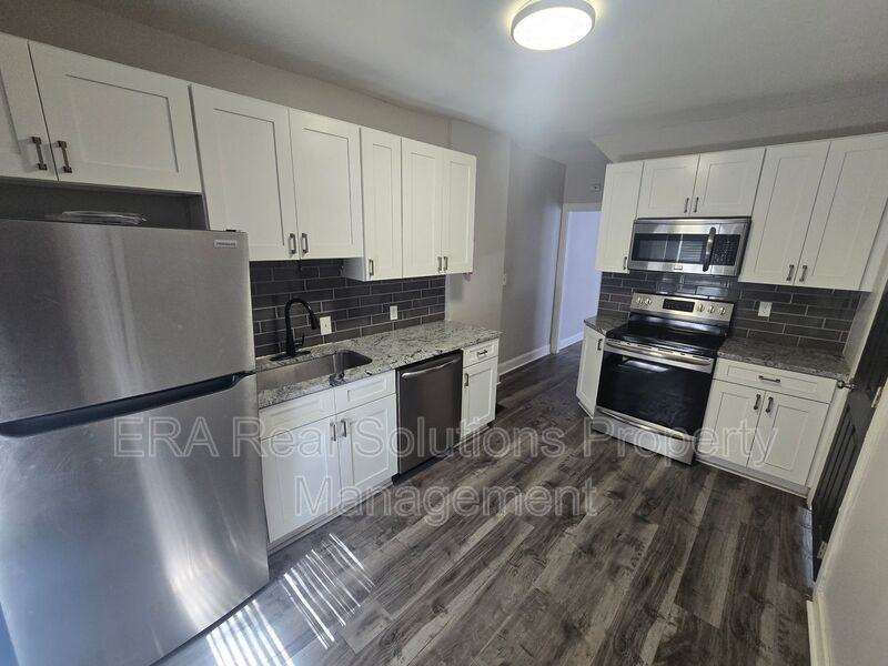 841 Seymour Ave - Photo 4 of 9