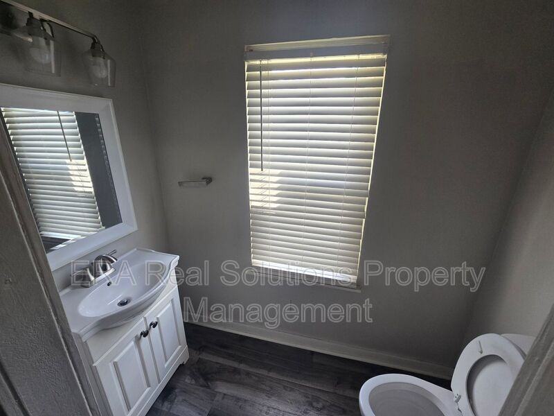 841 Seymour Ave - Photo 5 of 9