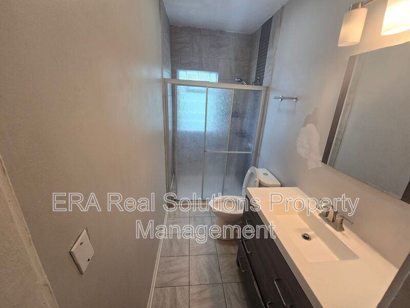 841 Seymour Ave - Photo 6 of 9