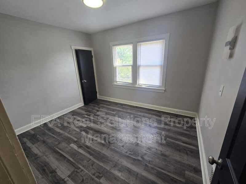841 Seymour Ave - Photo 7 of 9