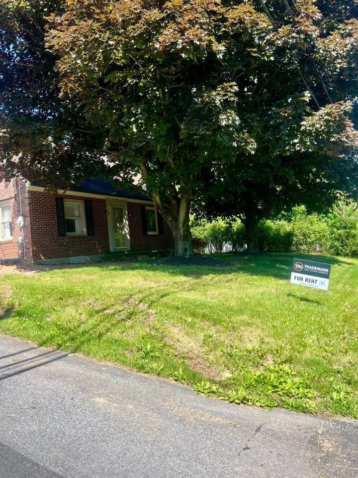 119 E Church St - Photo 3 of 10