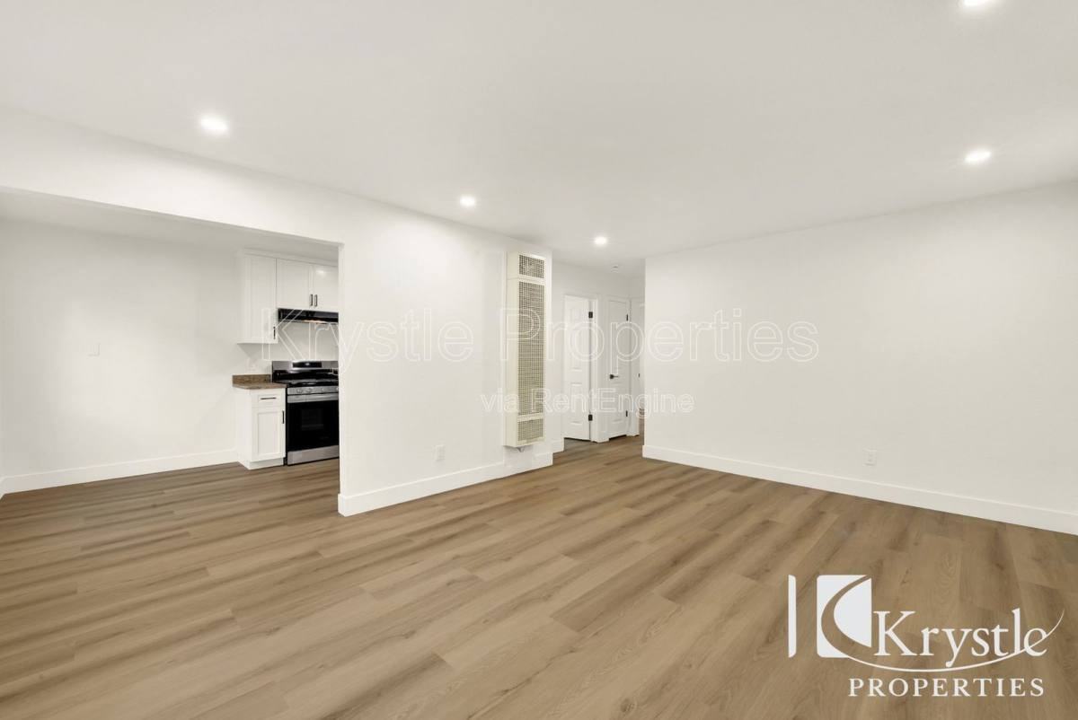 451 E L St - Photo 3 of 10