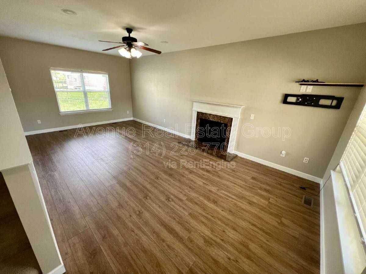 35 Spring Borough Ct - Photo 3 of 10