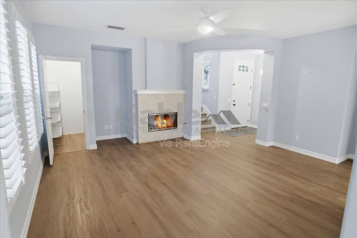 26925 Carmelita Dr - Photo 3 of 10