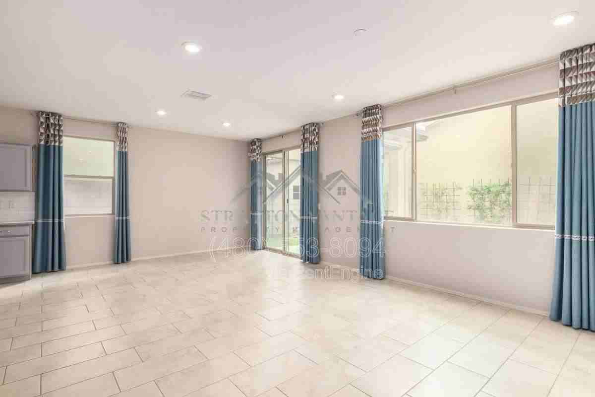 55 E Constitution Dr - Photo 3 of 10