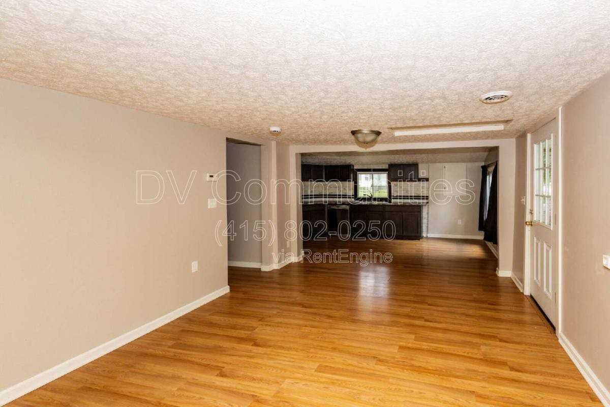 3332 Hiwood Ave - Photo 2 of 10