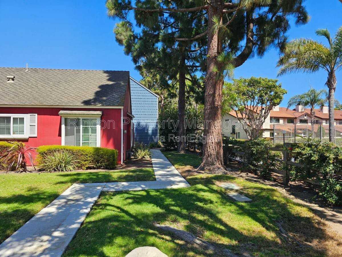 2632 Captains Ave - Photo 2 of 10