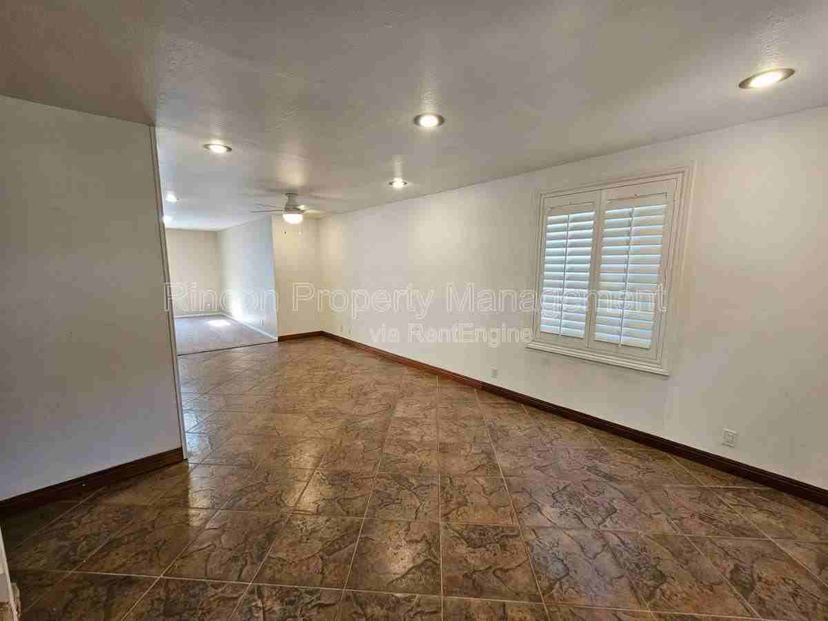 2632 Captains Ave - Photo 3 of 10