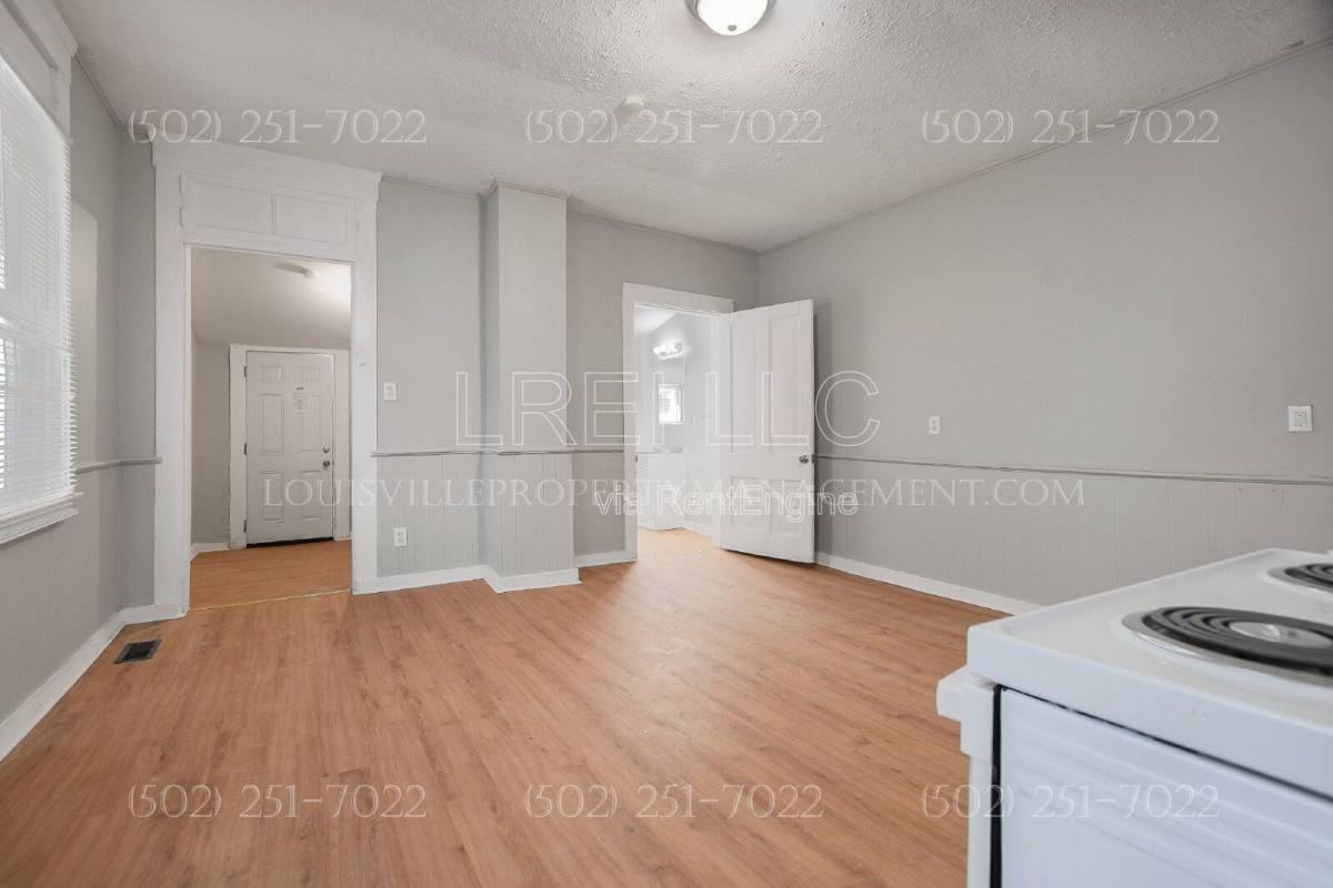 2424 Rowan St - Photo 2 of 10