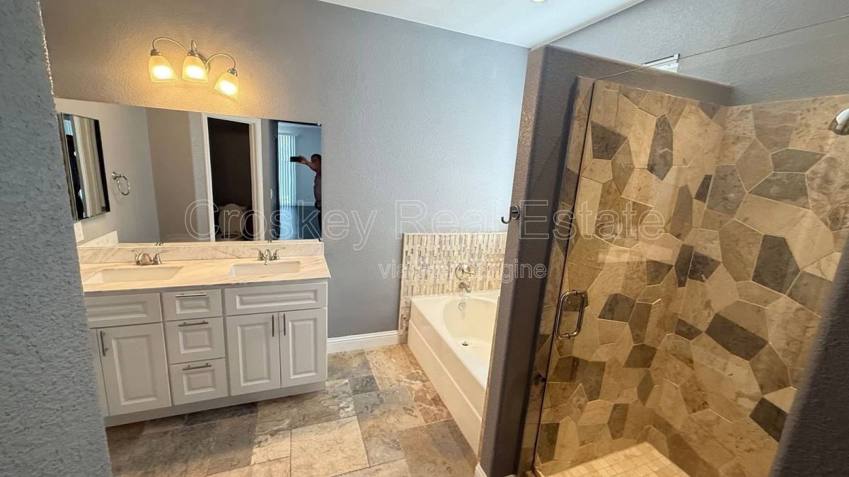 328 Whispering Oaks Ct - Photo 3 of 4