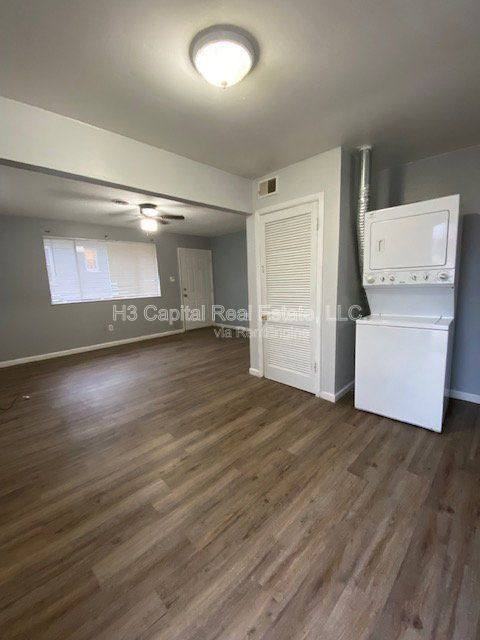 208 W Thomas St - Photo 2 of 10