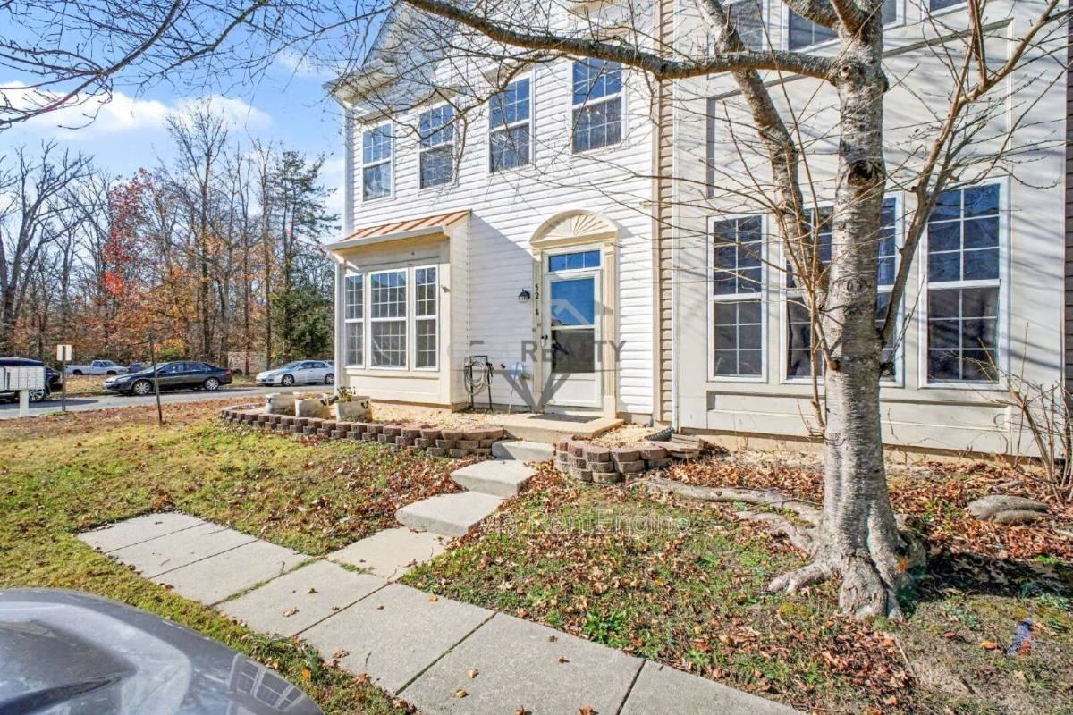 5218 Drakes Ct - Photo 3 of 10