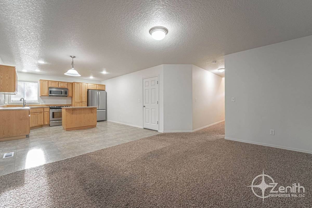 5242 N St - Photo 2 of 10