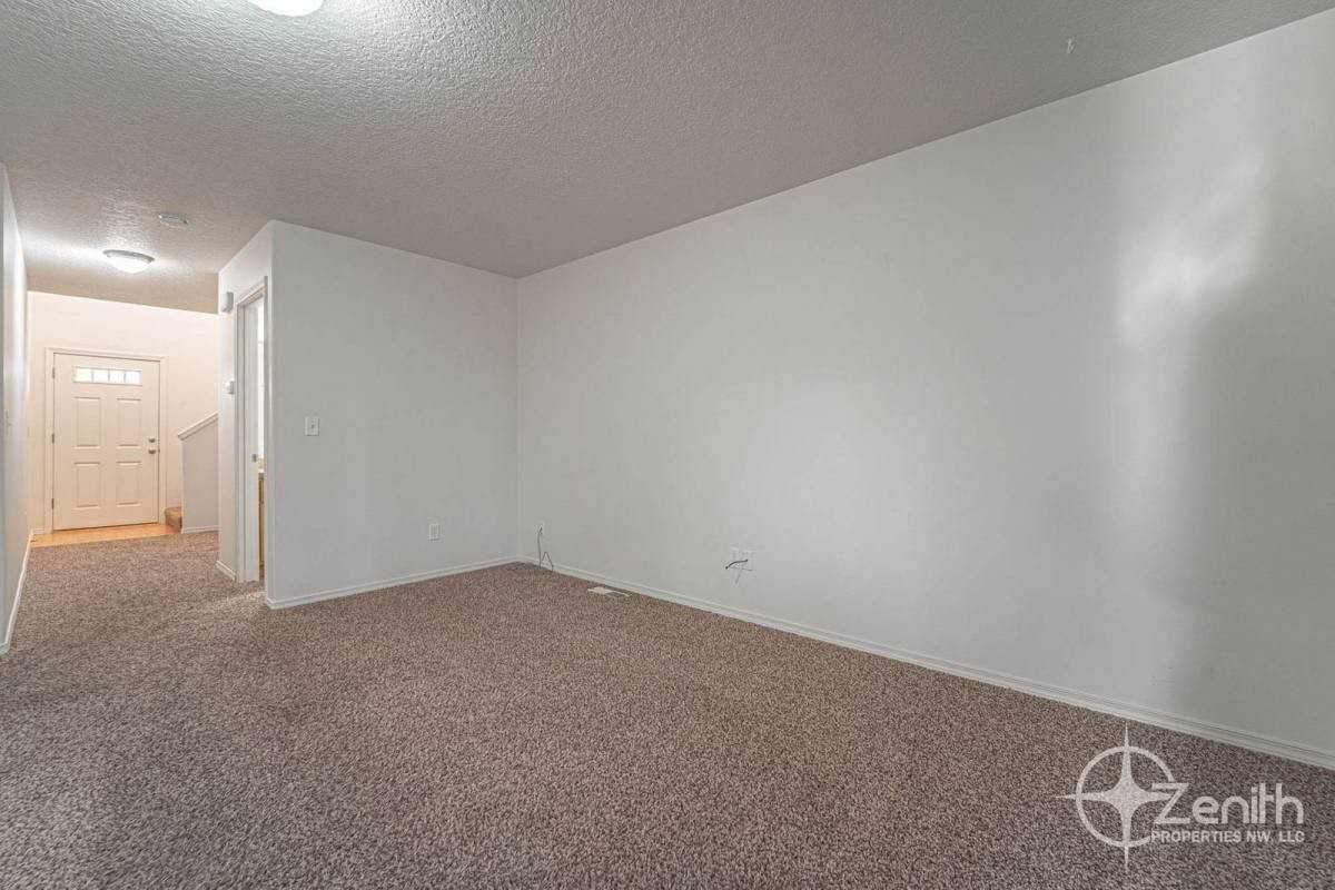 5242 N St - Photo 3 of 10