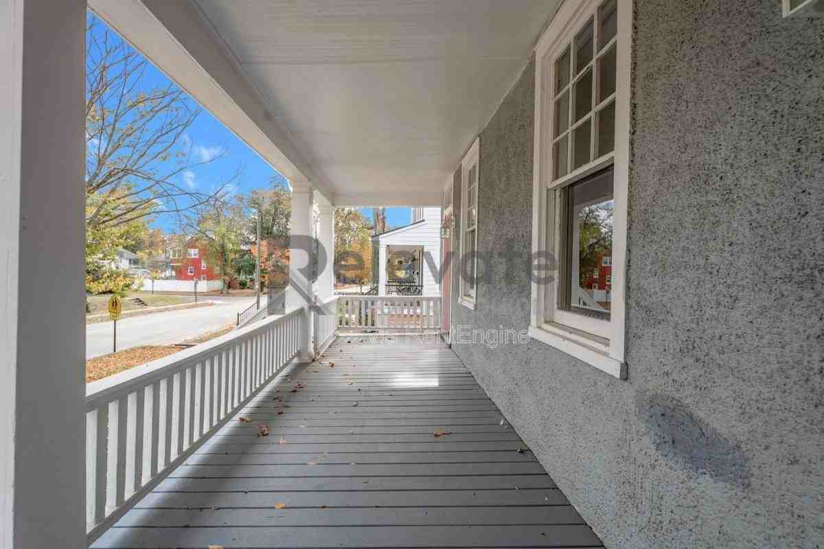 3204 N St - Photo 3 of 10