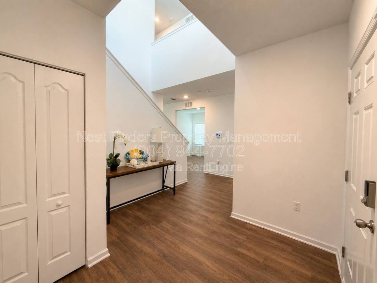 161 Chesterwood Rd - Photo 2 of 10