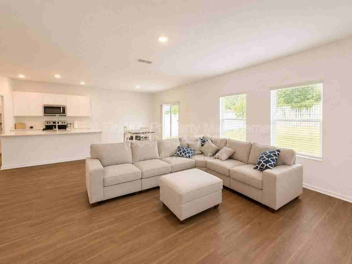 161 Chesterwood Rd - Photo 3 of 10