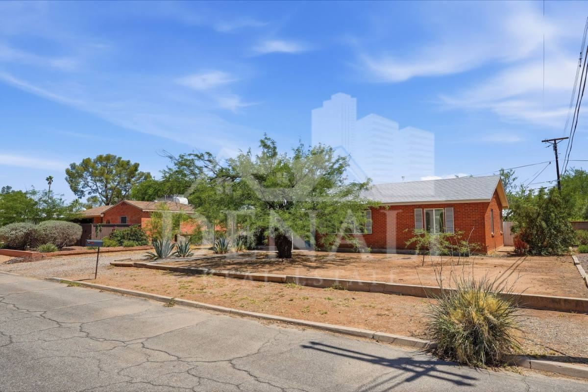 4026 E Alhambra Pl - Photo 3 of 10