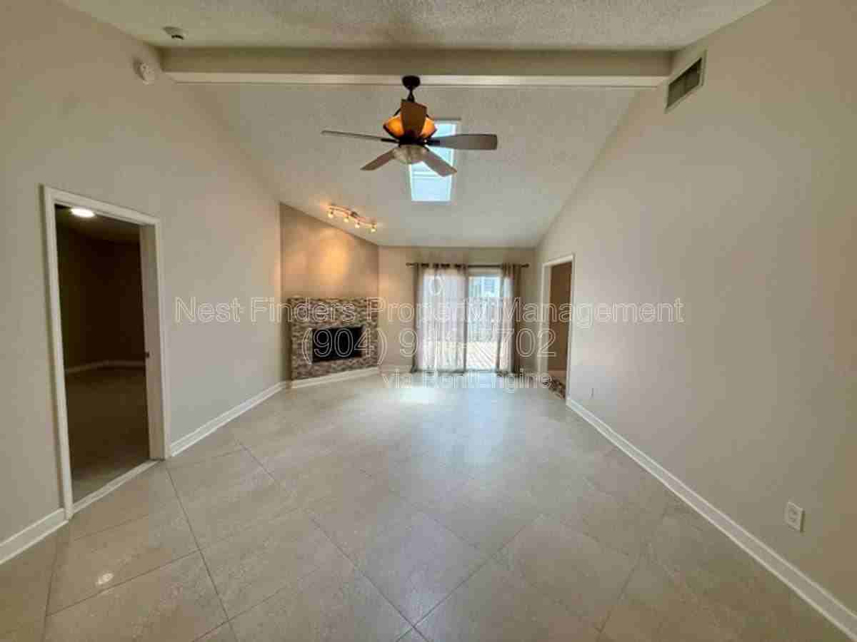 1695 Evans Dr S - Photo 3 of 10