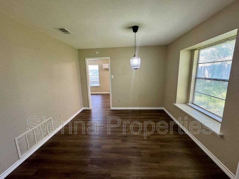7206 Smokey Hill Rd - Photo 6 of 30