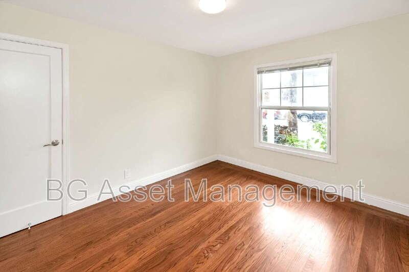 2301 8th St - Photo 5 of 13
