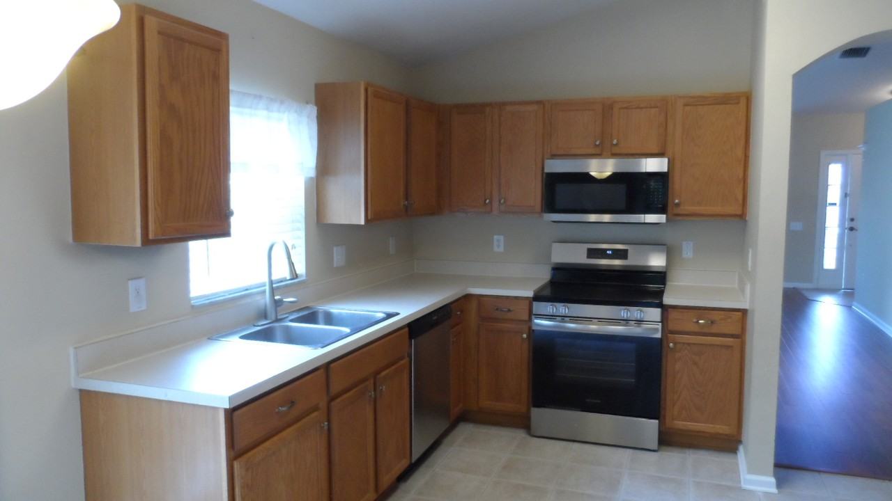 30709 Lanesborough Cir - Photo 5 of 31