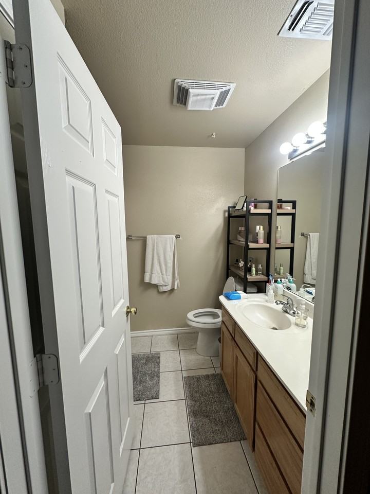 928 Austin Ct #930 - Photo 7 of 12