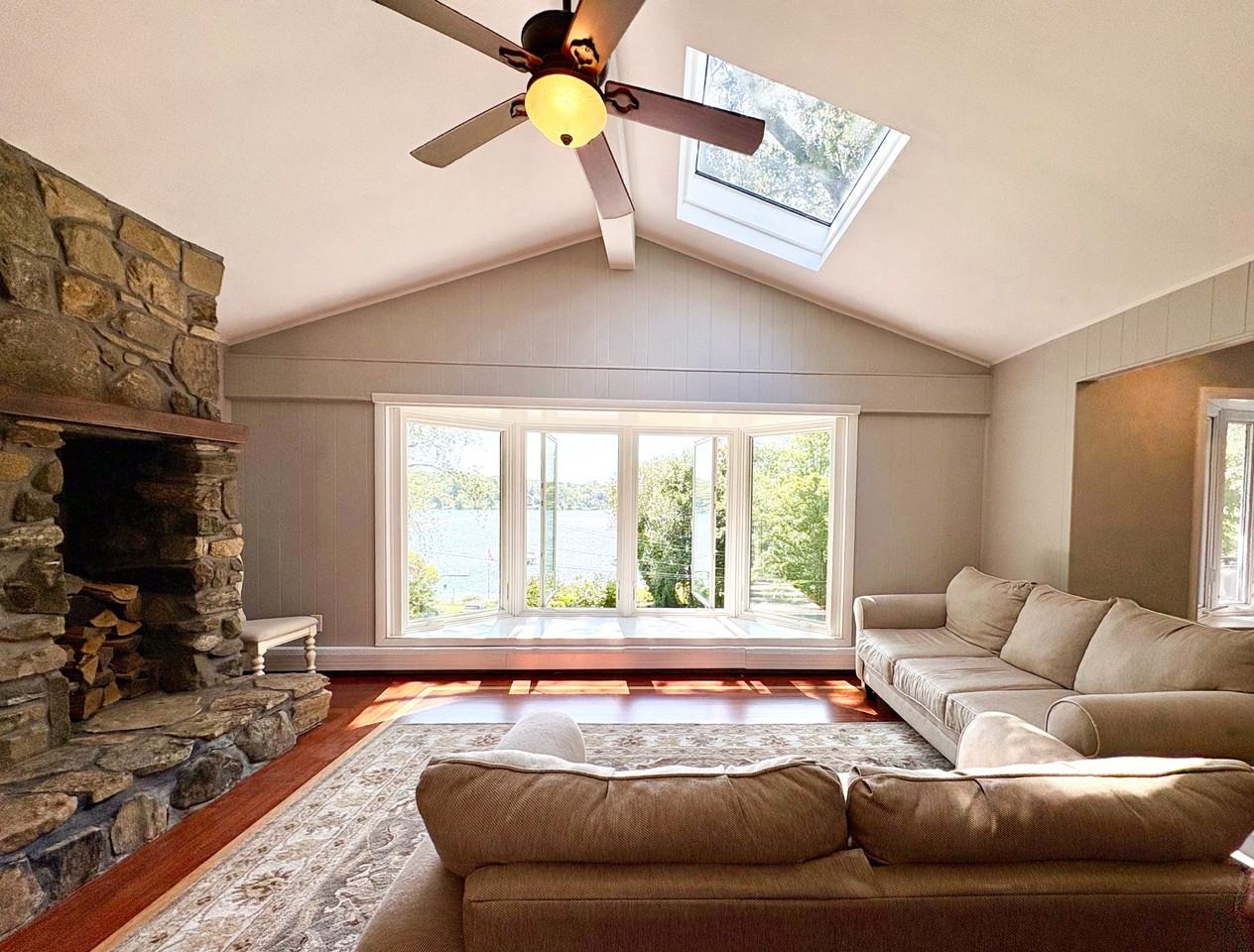 421 Hemlock Point Dr #NA - Photo 3 of 15