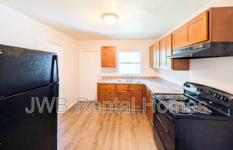 2216 Barlad Dr - Photo 2 of 18