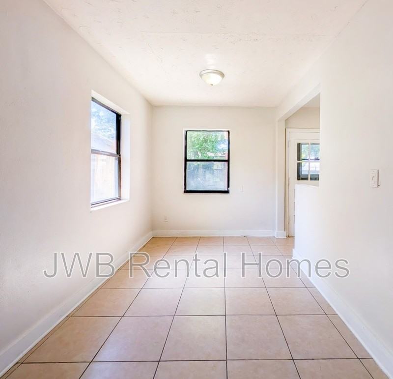 3232 Dellwood Ave - Photo 4 of 13