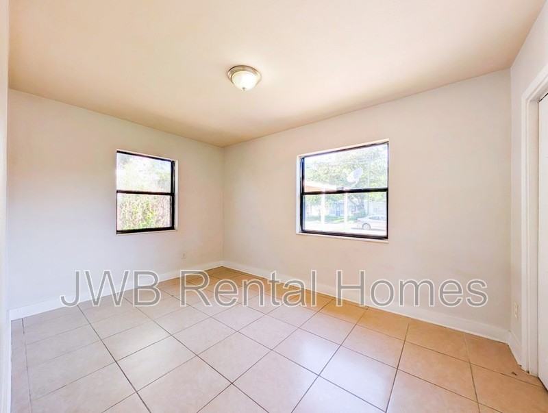 3232 Dellwood Ave - Photo 6 of 13
